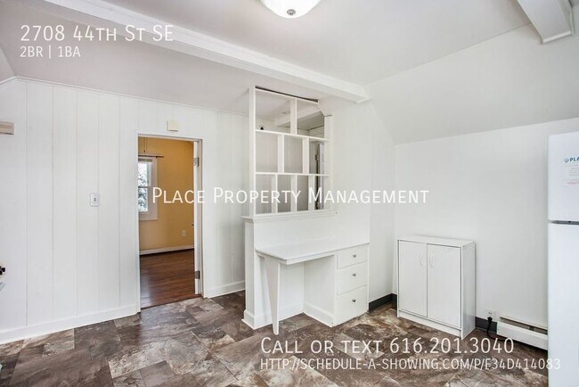 Building Photo - 2708 44th St Se - 2 Bed/1 Bath Upper Apart...