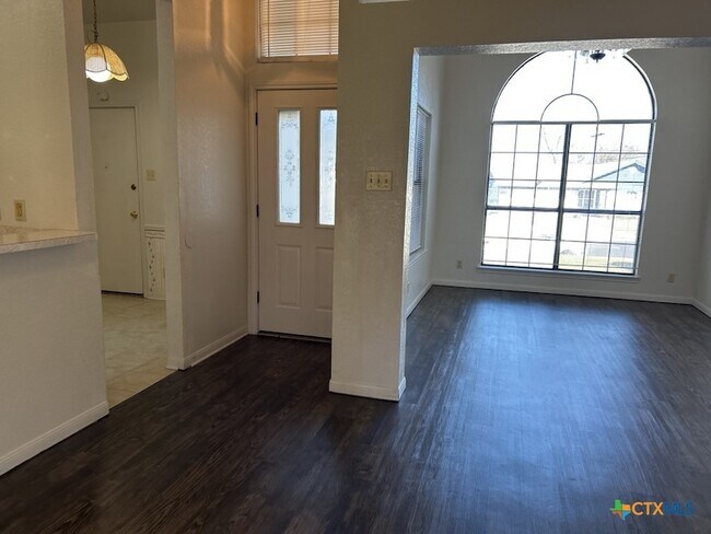 Building Photo - 4804 Shawn Dr