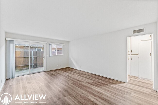 Building Photo - 7572 Amazon Dr