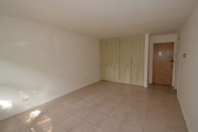 Building Photo - 503 W Briar Pl