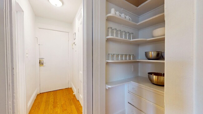 Building Photo - 282 Washington St