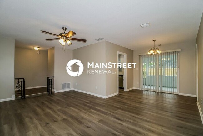 Building Photo - 4 Bedroom Pet-Friendly Home in FERN PARK, FL with Main Street Renewal