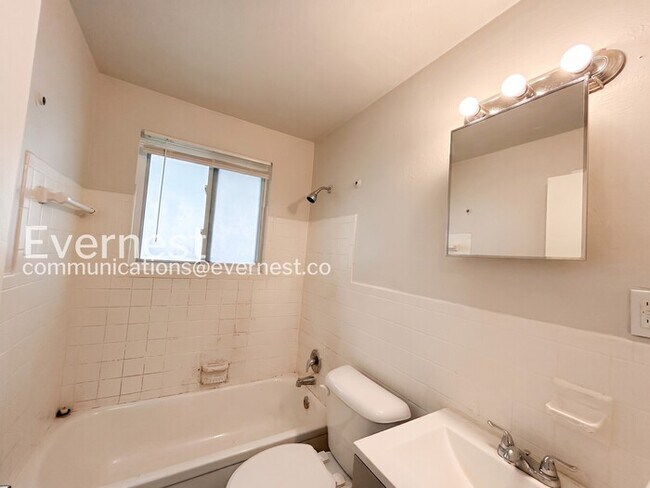 Building Photo - 2 Bed, 1 Bath Home in Saint Louis / Pet-Friendly / Vouchers Accepted / Available Now!