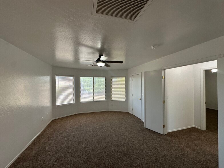 Building Photo - 9421 N 93rd Ave
