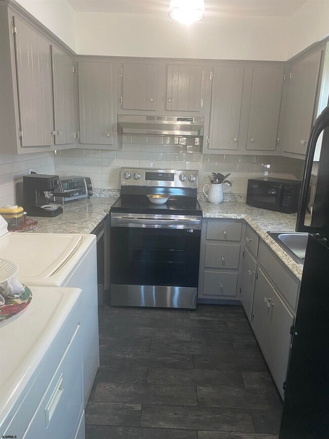 Building Photo - 560 N Harrisburg Ave