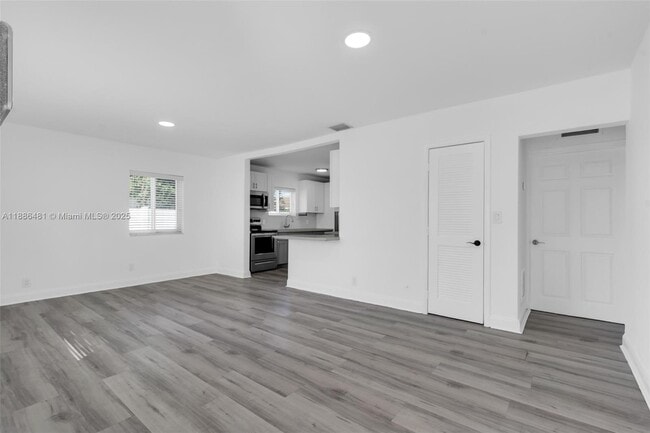 Building Photo - 1325 N 26th Ave
