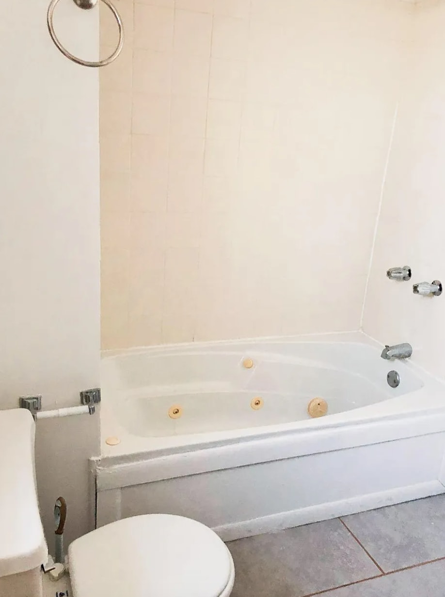 Building Photo - 1368 W Evergreen Ave