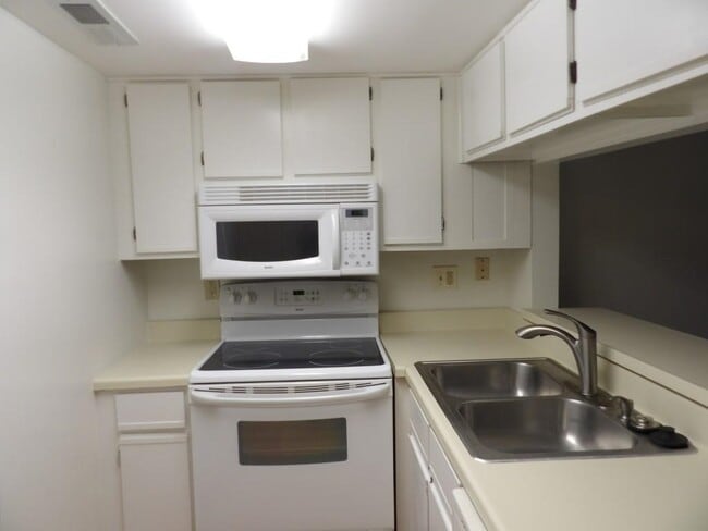 Building Photo - 1100 Possum Trot Rd