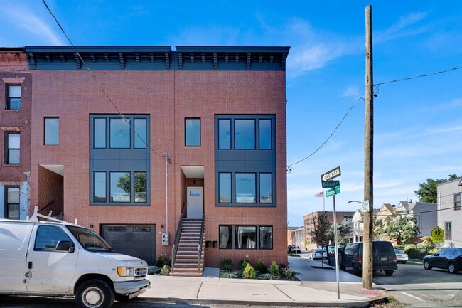 Building Photo - 43.5 Belmont Ave