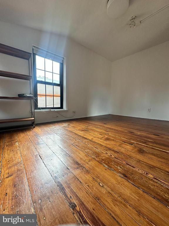 Building Photo - 410 S Alder St