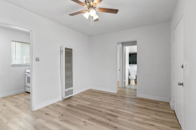 Interior Photo - 2652-2728 E 15th Street