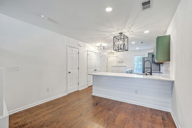 Building Photo - Charming 3-Bedroom Townhome in Summer Wood...