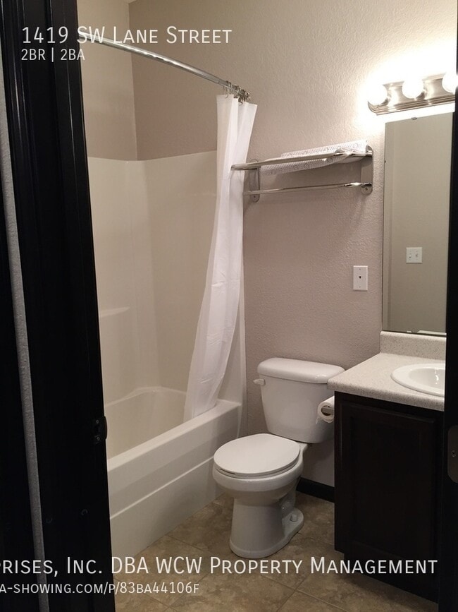 Building Photo - 1419 SW Lane St