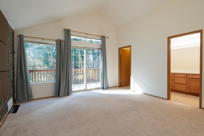 Building Photo - 2732 Hidden Springs Loop SE