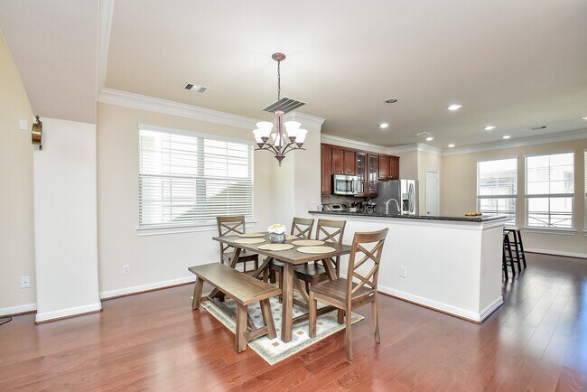 Building Photo - 3419 Clearview Villa Way