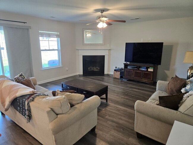 Building Photo - 135 Texas Black Way