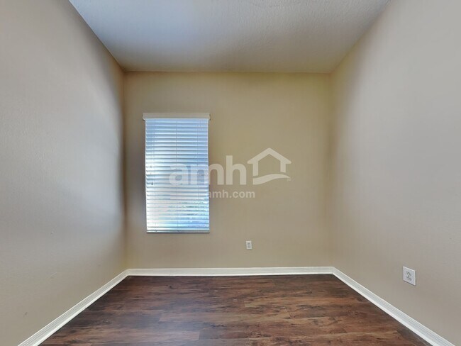 Building Photo - 4004 Water Park Ct