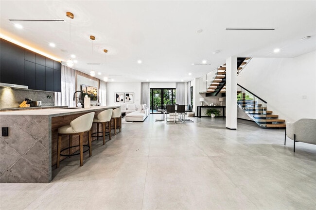 Building Photo - 3320 NE 17th St