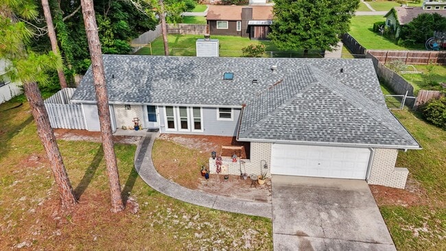 Building Photo - Beautifully updated 3 bedroom 2 bath home ...