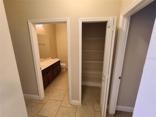 Building Photo - 1497 Softshell St