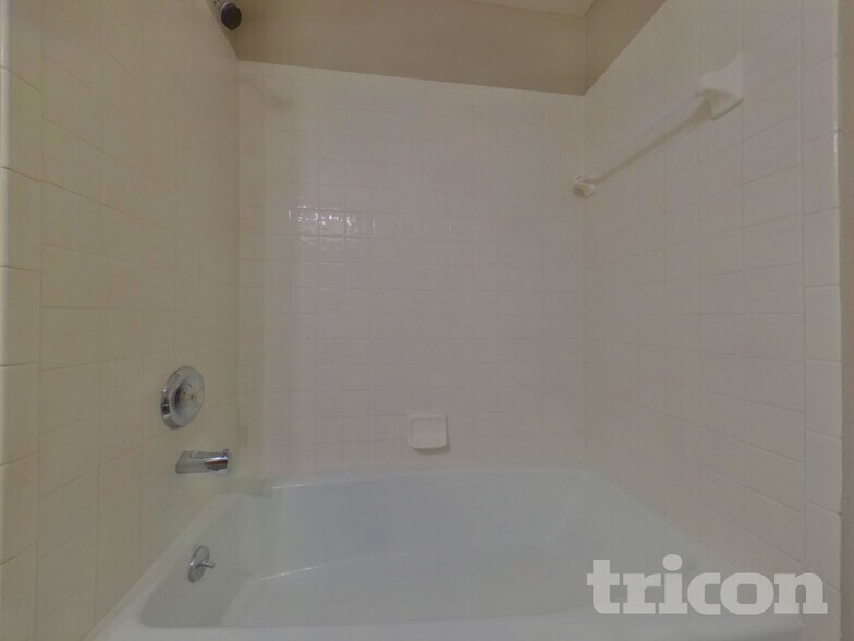 Building Photo - 4680 Treasure Cay Rd