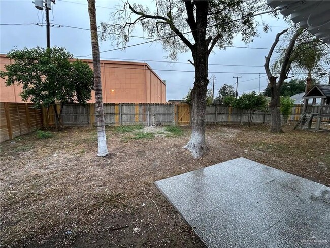 Building Photo - 3000 Royal Palms Cir