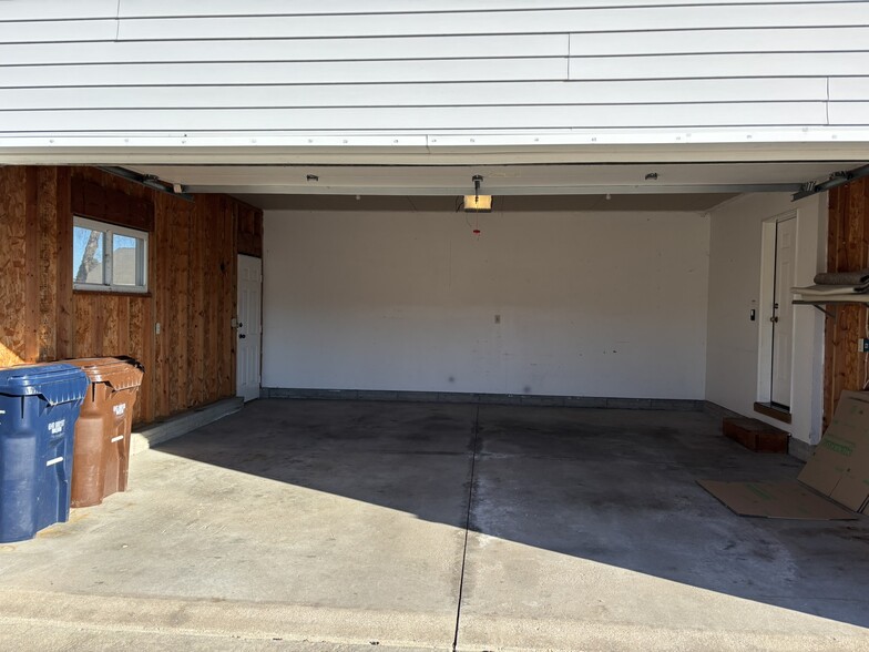 Building Photo - 125 Rosewood Ln S