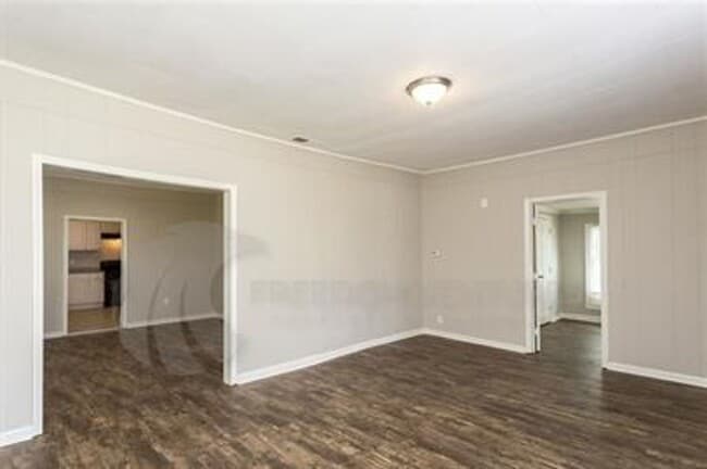 Building Photo - Spacious 3-Bed, 2-Bath in Pleasant Grove