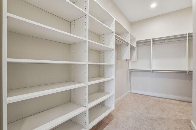 Building Photo - 6745 Longshore St