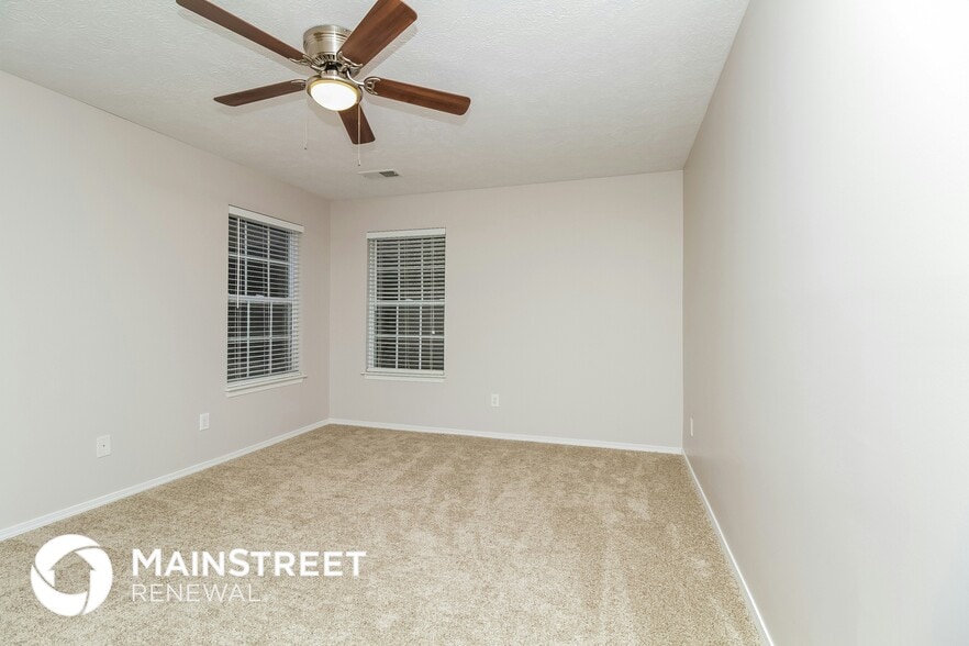 Building Photo - 7218 Hidden Lake Dr