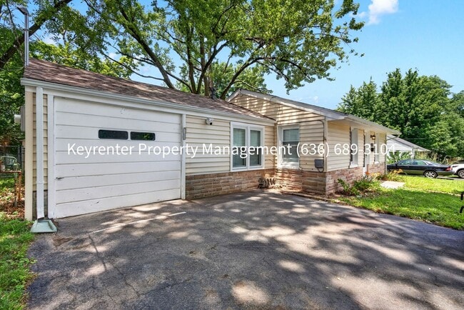 Building Photo - Fully Renovated 2BR/1BA Home for Rent