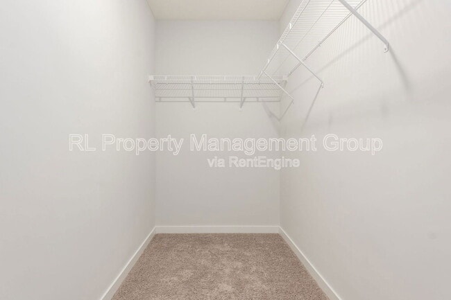 Building Photo - 214 Sterndale Dr