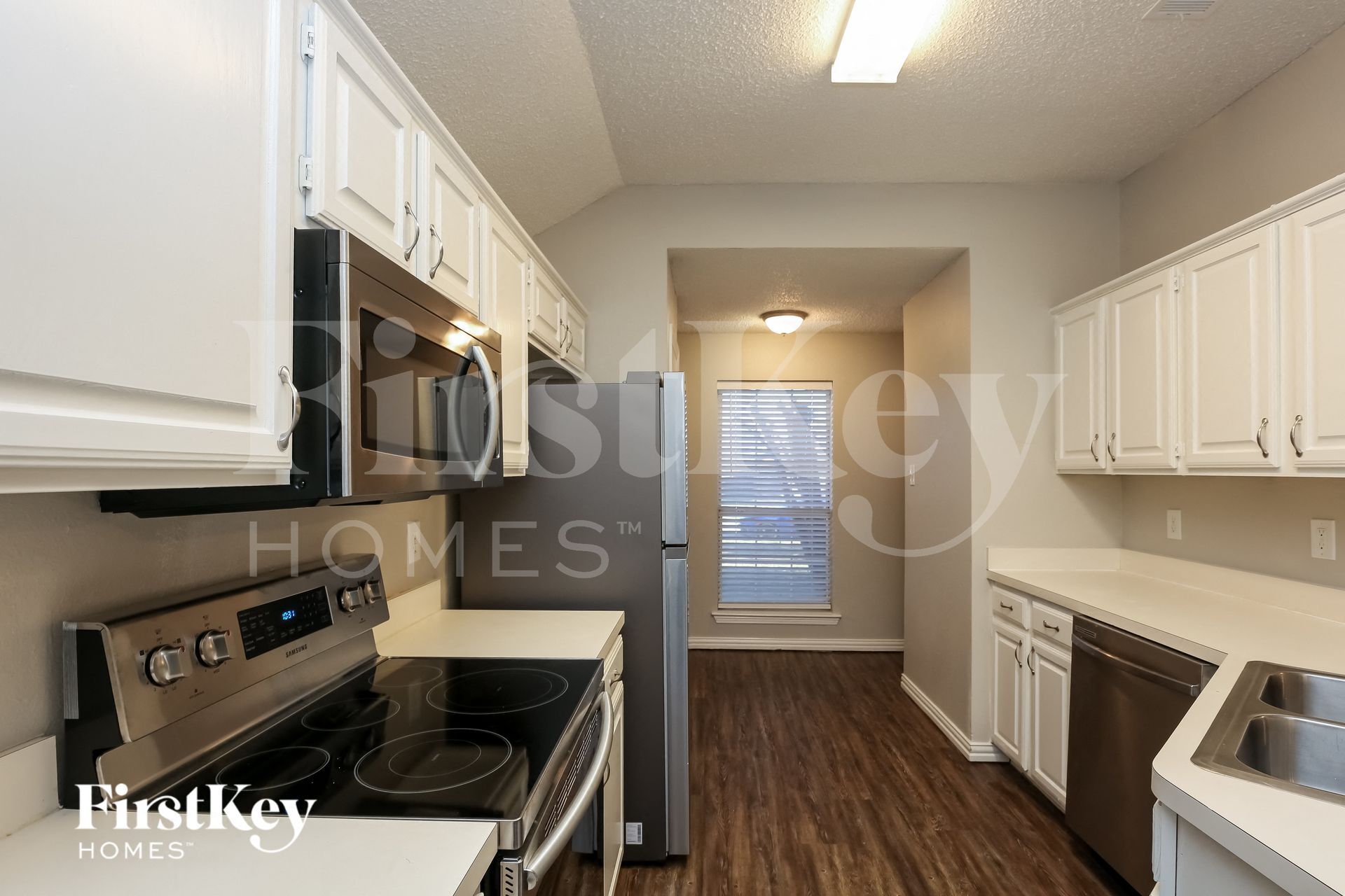 Building Photo - 805 Shadybrook Ln