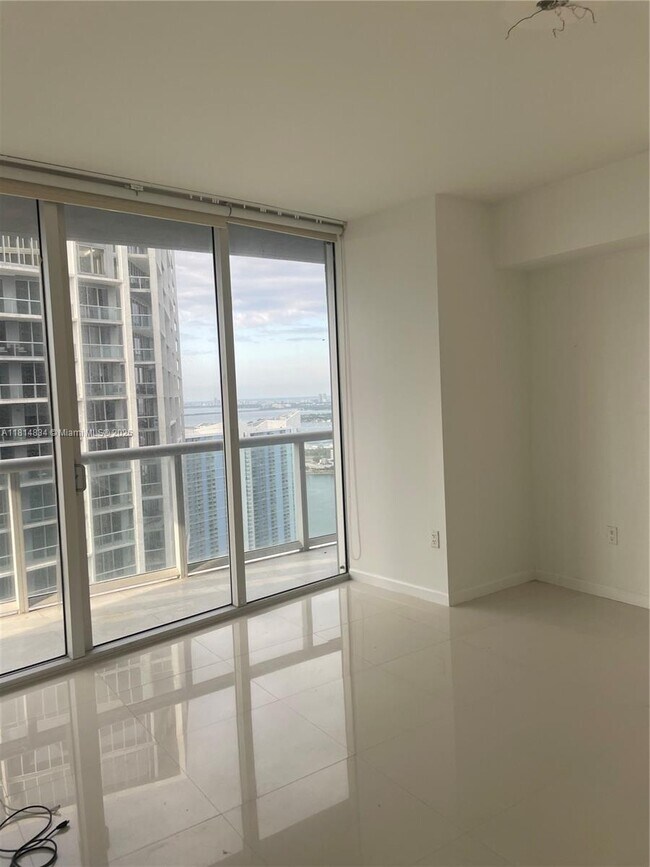 Building Photo - 495 Brickell Ave