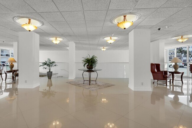 Building Photo - 2715 N Ocean Blvd
