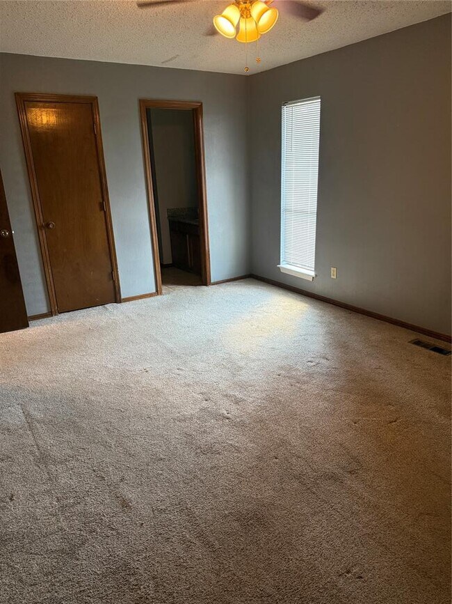 Building Photo - 8617 N Eagle Ln
