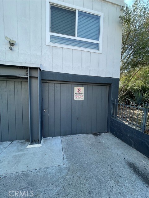 Building Photo - 702 S St Andrews Pl