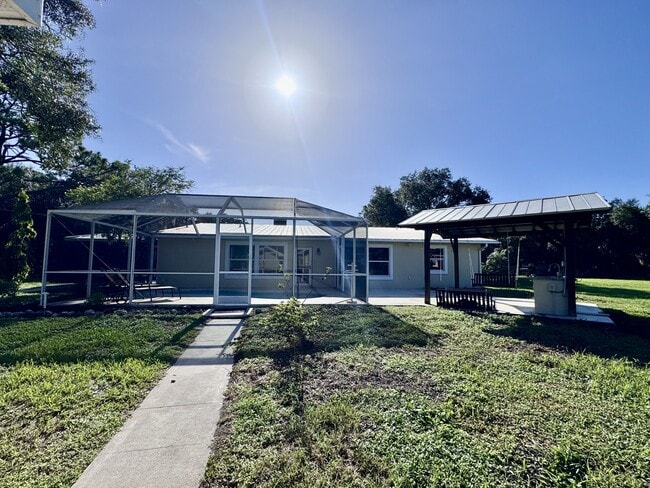 Building Photo - 625 N Jackson Rd