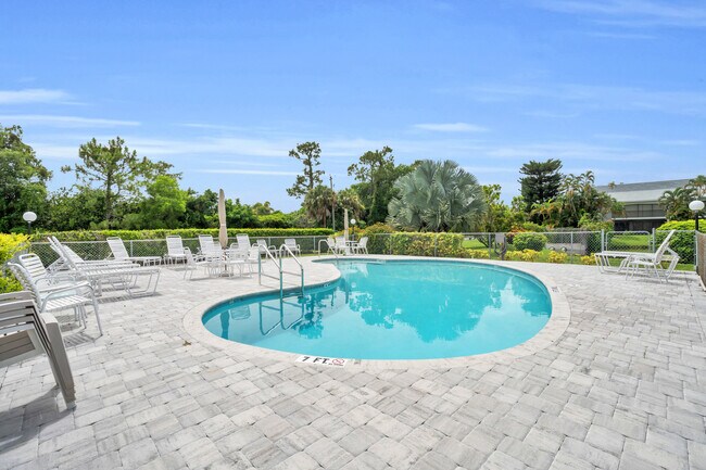 Building Photo - 4640 Chantelle Dr