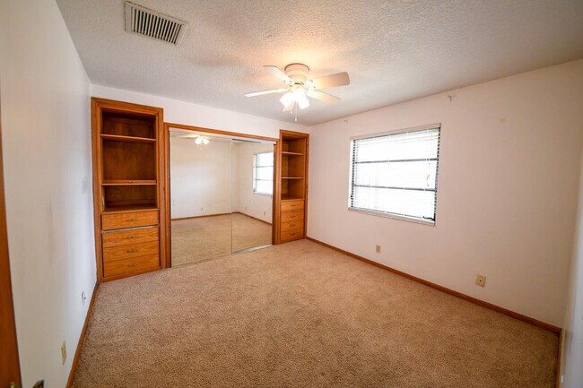 Building Photo - 4160 Cedar Ave