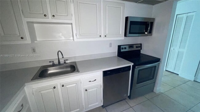 Building Photo - 1805 Sans Souci Blvd