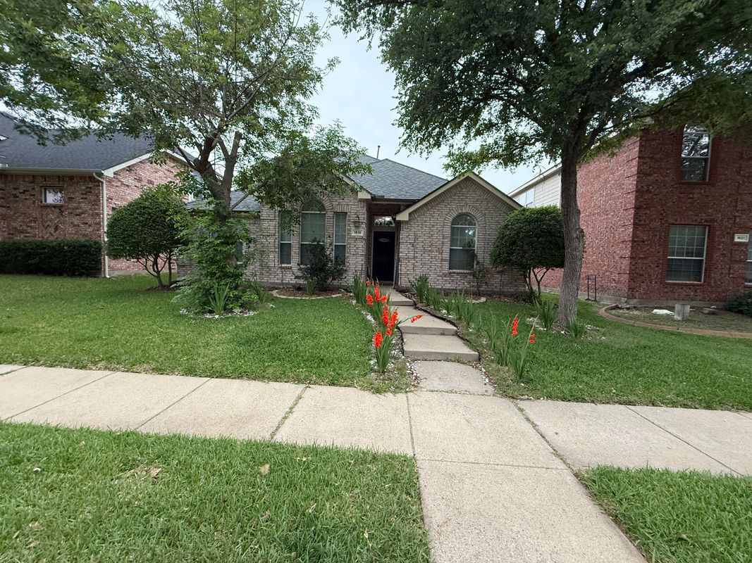 Building Photo - 1619 Mineral Springs Dr