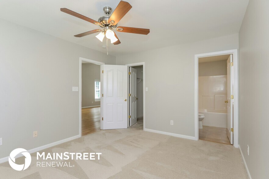 Building Photo - 10527 Hugue Way