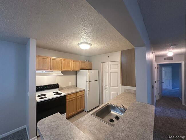 Building Photo - 12101 Pinehurst Ln