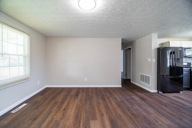 Building Photo - 5272 Quincy Dr