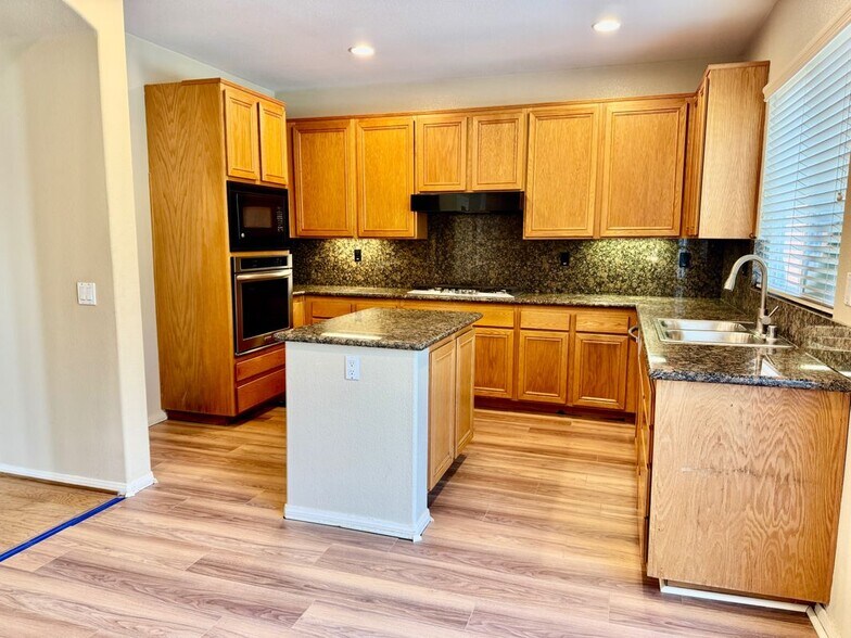 Building Photo - 3906 Rill Ct
