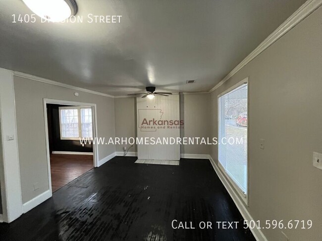 Building Photo - 1405 Division St