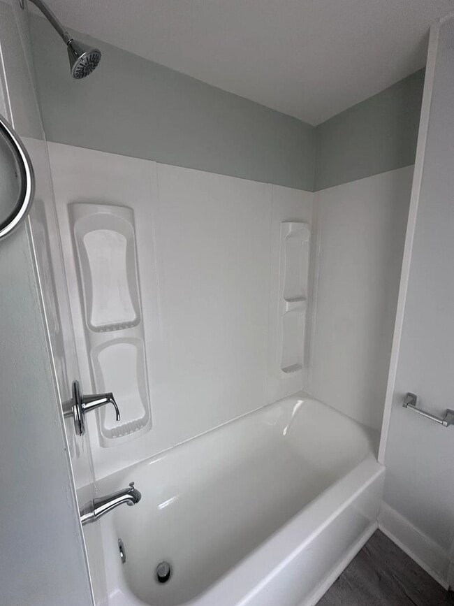 Building Photo - 358 S 6th St