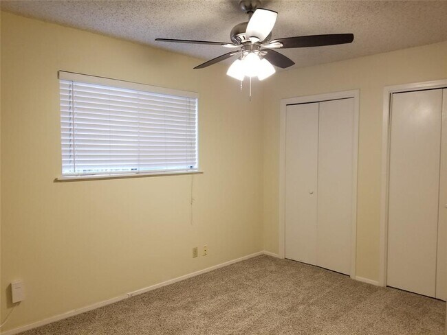 Building Photo - 2804 Thrushwood Dr