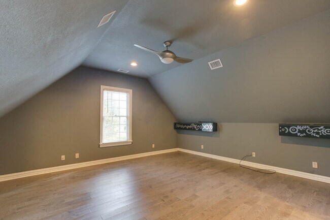 Building Photo - 5102 Waterford Pl